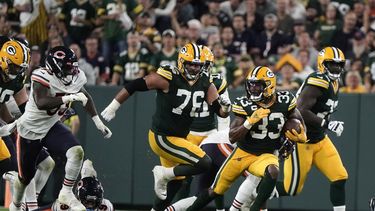 Rodgers, Jones y Packers doblegan a Bears