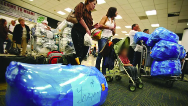 adios a las maletas bolas: madrid-barajas pone freno al equipaje gigante en vuelos hacia cuba