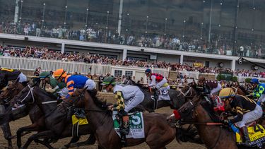 ARCHIVO - Caballos compiten durante la 151ra edición de la carrera de caballos Preakness Stakes, el 16 de mayo de 2026, en Laurel Park en Laurel, Maryland. (Foto AP/Julia Demaree Nikhinson, Archivo)