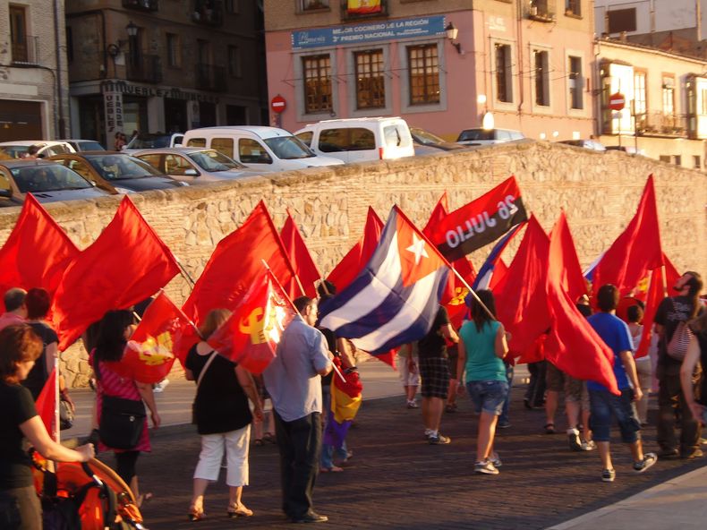 El pueblo cansado de las marchas y consignas vacías ha visto en las nuevas relaciones una posibilidad de escapar de la escasez cotidiana.