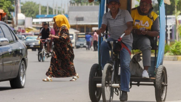 pesca a velas y taxis a pedal : la region petrolera de venezuela seca de gasolina
