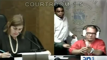 americateve | Una mujer y su pareja están heridas en estado crítico después de haber sido baleados por el ex marido de la mujer.