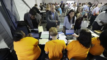 EEUU: Crean 148.000 empleos en diciembre; desempleo en 4,1%