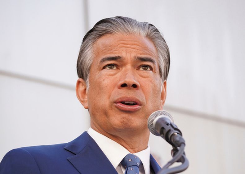 ARCHIVO – El fiscal general de California, Rob Bonta, habla en una conferencia de prensa, el 8 de octubre de 2024, en San Francisco. (AP Foto/Minh Connors, Archivo)