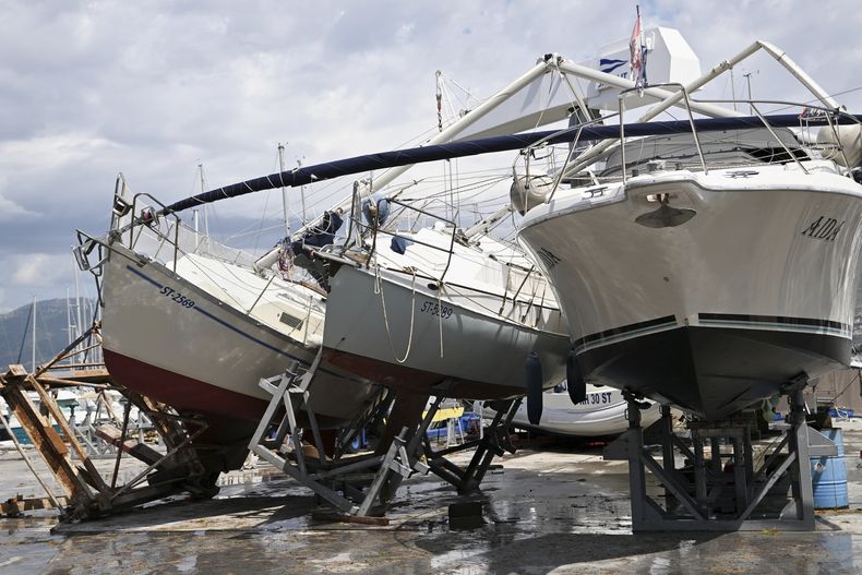Barcos dañados en Split, Croacia, el martes 8 de julio de 2025, tras una fuerte tormenta. (AP Foto/Tom Dubravec)
