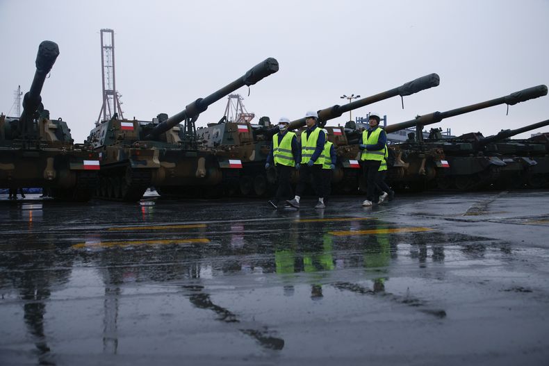 EUR-GEN POLONIA-SURCOREA ARMAS