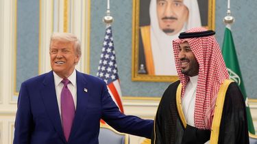 El presidente estadounidense Donald Trump con el príncipe saudí Mohammed bin Salman en Riad, Arabia Saudí, el 13 de mayo del 2025. (AP foto/Alex Brandon)