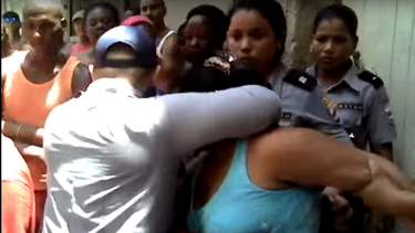 vecinos indignados mandan a encarcelar a represora de damas de blanco