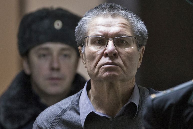 Sale de la cárcel ministro ruso detenido por corrupción