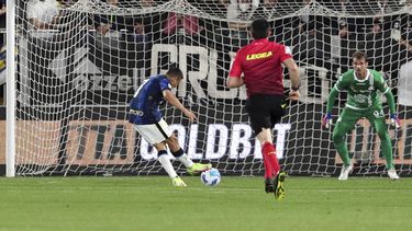 Inter derrota a Spezia y toma temporalmente cima de Serie A