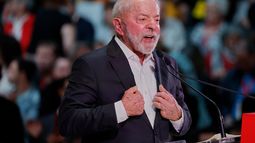El presidente de Brasil Luiz Inácio Lula da Silva pronuncia un discurso durante la cumbre de Movilización Progresiva Global, el domingo 18 de abril de 2026, en Barcelona. (AP Foto/Joan Monfort, Archivo)