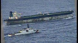 Esta imagen, tomada de un video proporcionado por el Departamento de Defensa de Estados Unidos, muestra al buque Munro de la Guardia Costera de Estados Unidos siguiendo al MV Bella 1 en el océano Atlántico el miércoles 7 de enero de 2026. (Departamento de Defensa a través de AP) Esta imagen, tomada de un video proporcionado por el Departamento de Defensa de Estados Unidos, muestra al buque Munro de la Guardia Costera de Estados Unidos siguiendo al MV Bella 1 en el océano Atlántico el miércoles 7 de enero de 2026. (Departamento de Defensa a través de AP)