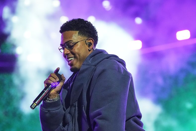 El cantante Myke Towers se presenta durante el festival de música Coca-Cola Flow Fest en la Ciudad de México, el sábado 22 de noviembre de 2025. (Foto AP/Claudia Rosel)