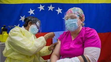 medicos venezolanos piden acelerar la vacunacion con la dosis rusa sputnik v