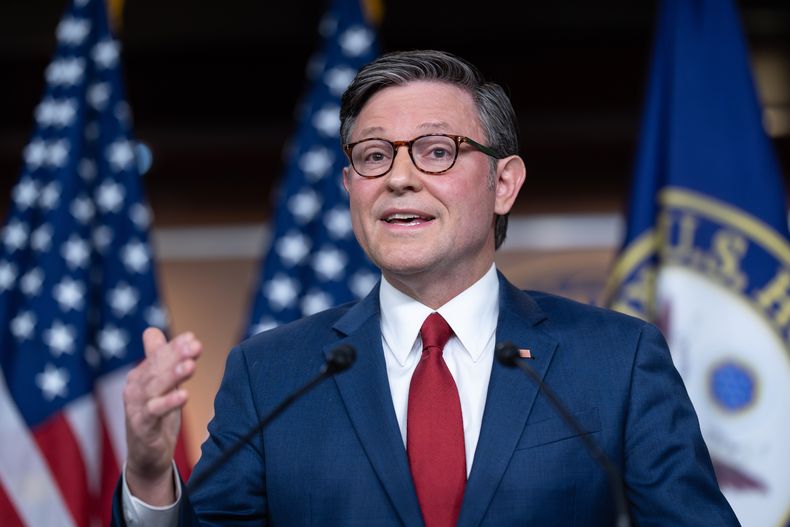 El presidente de la Cámara de Representantes de Estados Unidos, el republicano Mike Johnson, en el Capitolio en Washington el 10 de noviembre del 2025. (AP foto/J. Scott Applewhite)