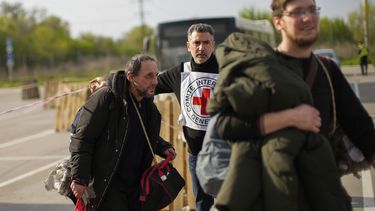 100 personas logran salir de planta siderurgica de mariupol