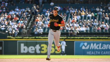 Konnor Griffin, de los Piratas de Pittsburgh, recorre las bases tras conectar un jonrón durante la primera entrada de un partido de béisbol contra los Tigres de Detroit, el domingo 27 de septiembre de 2026, en Detroit. (Foto AP/Jose Juarez)