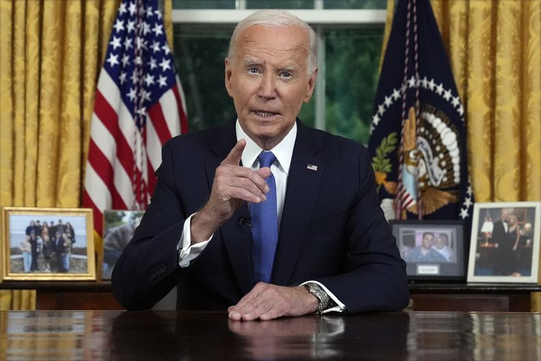 ARCHIVO - El presidente de Estados Unidos, Joe Biden, se dirige a la nación desde la Oficina Oval de la Casa Blanca en Washington, el 24 de julio de 2024, sobre su decisión de retirar su candidatura a la reelección. (AP Foto/Evan Vucci, Pool, Archivo)