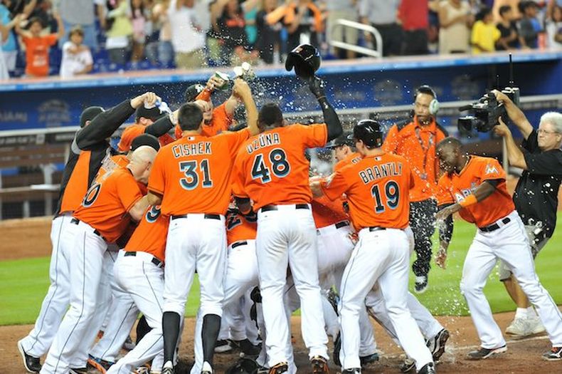 Cuando llega el último mes de la campaña, los Marlins realizan el esfuerzo final para tratar de darle caza a los Bravos en la División Este de la Liga Nacional.