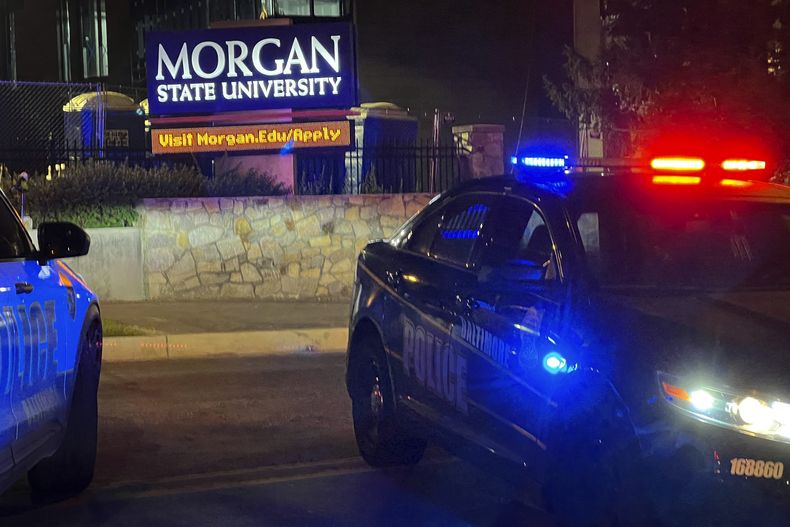 La policía de Baltimore responde a un tiroteo en la Universidad Estatal Morgan, el martes 3 de octubre de 2023, en Baltimore. (Jerry Jackson/The Baltimore Sun via AP)