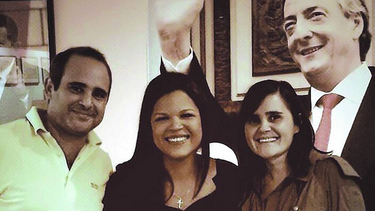 americateve | Según versiones de prensa argentina, la hija del ex mandatario, María Gabriela, estaría vinculada con una firma exportadora de argentina que infló facturas millonarias tras la venta de arroz y maíz al gobierno venezolano.