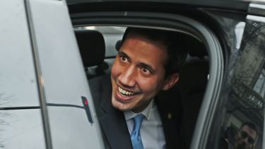 de gira, guaido visita una espana agitada politicamente