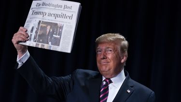 Trump descarga su furia contra los que intentan destituirlo