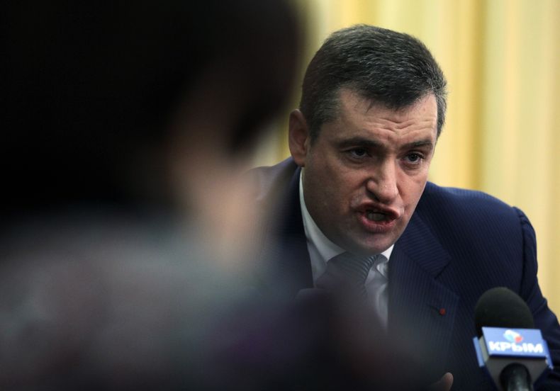 Leonid Slutsky, importante legislador ruso, habla en una conferencia de prensa en Simferopol, Crimea, Ucrania, el martes 25 de febrero de 2014. Slutsky, quien ha viajado esta semana entre Crimea y Mosc&uacute;, dijo el martes que el Parlamento ruso pudier