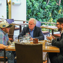 Senador Demócrata se reúne con Kilmar Abrego en El Salvador y Bukele lanza comentario sarcástico: De los campos de la muerte a tomar margaritas