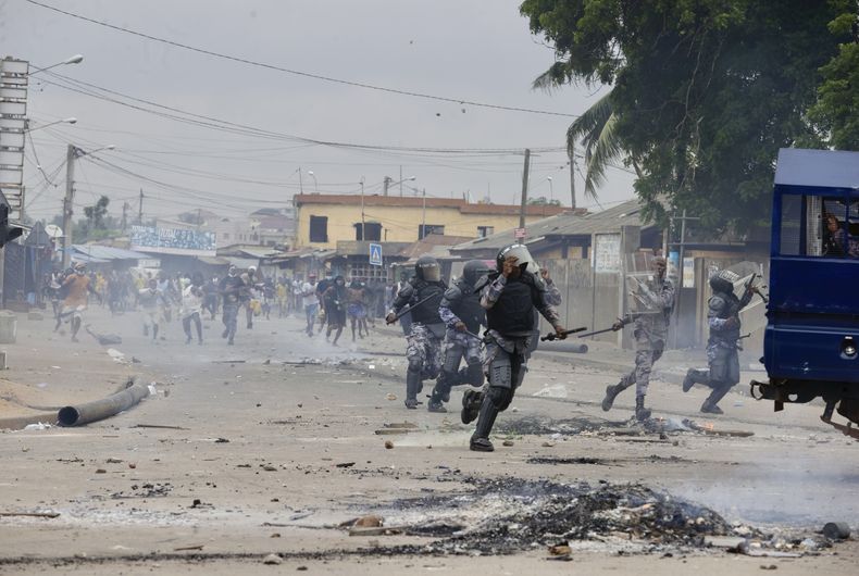 Una protesta en contra del presidente de Togo Faure Gnassingbe en Lomé, Togo, el 26 de junio del 2025. (AP foto/Erick Kaglan)