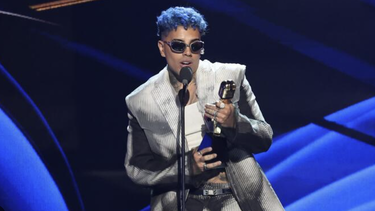rauw alejandro arremete contra los premios billboard +video