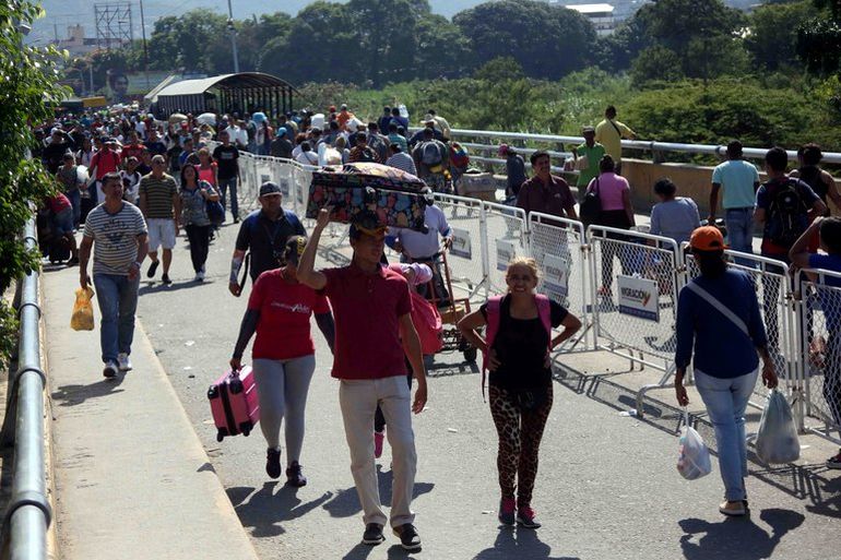 Colombia y Venezuela negocian una reapertura parcial de la frontera