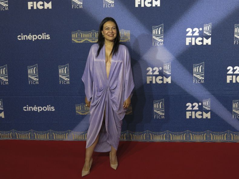 La actriz Giovanna Zacarías llega a la alfombra roja de la película Pedro Páramo en el Festival Internacional de Cine de Morelia, el sábado 19 de octubre de 2024, en Morelia, México. (Foto AP/Berenice Bautista)