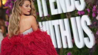 La actriz Blake Lively posa para los fotógrafos a su llegada a la Gala de Proyección de la película It Ends With Us en el Reino Unido, el jueves 8 de agosto de 2024 en Londres. (Foto de Scott A Garfitt/Invision/AP, Archivo)