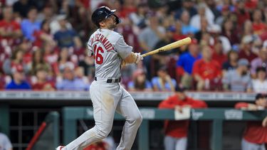 Paul Goldschmidt, de los Cardenales de San Luis, conecta un batazo en el noveno inning del juego ante los Rojos de Cincinnati, el martes 23 de mayo de 2023 (AP Foto/Aaron Doster)
