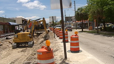 estallan negociantes de la pequena habana por obras de construccion