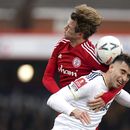 Leeds y Leicester evitan sorpresas y ganan en la Copa FA