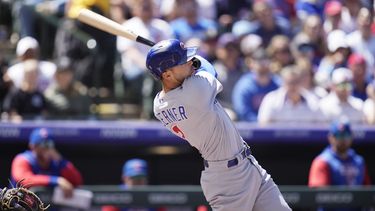 Suzuki pega su 4to jonrón y Cachorros vencen 6-4 a Rockies