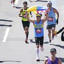 Corredores de Ucrania muestran orgullo en Maratón de Boston