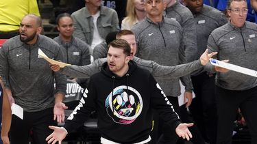 Doncic mejora, pero no jugará con Mavericks en el juego 2