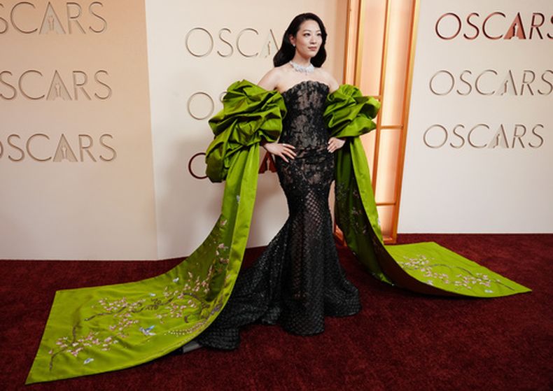 Arden Cho llega a los Oscar el domingo 15 de marzo de 2026 en el Teatro Dolby de Los Ángeles. (Foto Richard Shotwell/Invision/AP)