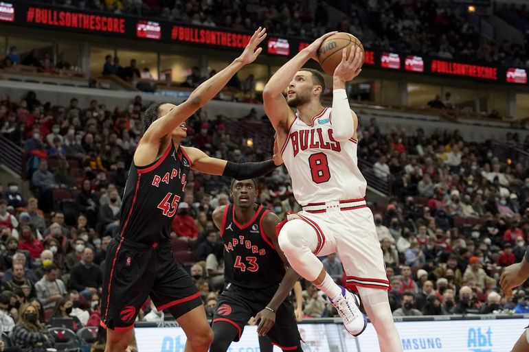 DeRozan conduce a Bulls a triunfo ante Raptors