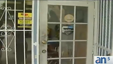 americateve | El pánico cundió en dos escuelas primarias cerca de la calle ocho y el Palmetto por la presencia de unos sospechosos de robo en los alrededores.