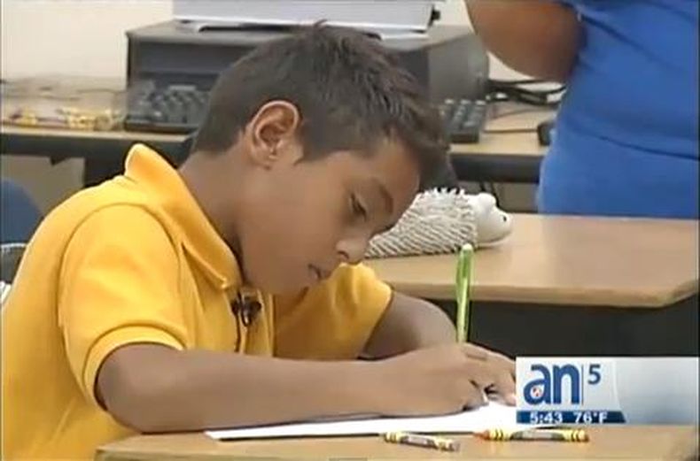 Niños de una escuela en la Pequeña Habana escriben cartas a miembros del Congreso Federal, y se unen al coro de voces que exigen una reforma migratoria justa.