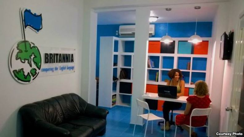 Solo en 10 de Octubre, el municipio más poblado de La Habana con más de 213 mil habitantes, funcionan unos 60 colegios particulares para el aprendizaje del inglés.