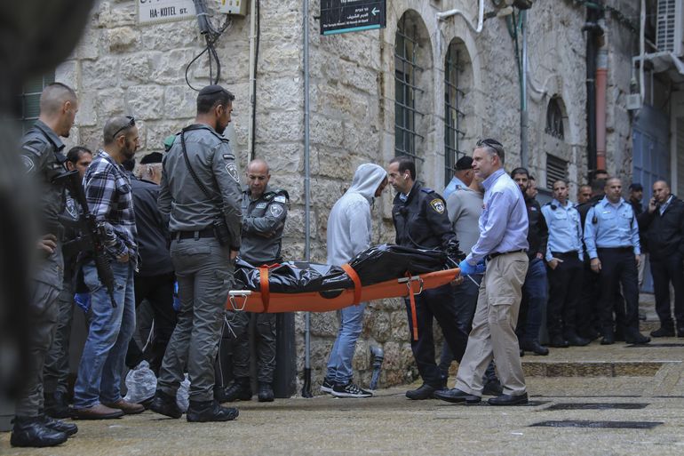 Policía israelí mata a un palestino que mató a una persona