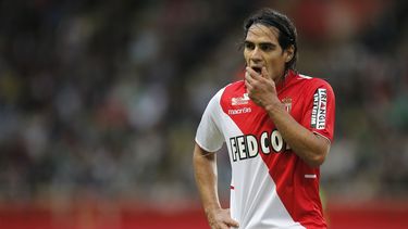 americateve | El jugador colombiano del Monaco, Radamel Falcao, gesticula durante un partido contra Saint-Etienne por la liga francesa el s&aacute;bado, 5 de octubre de 2013, en M&oacute;naco. (AP Photo/Lionel Cironneau)