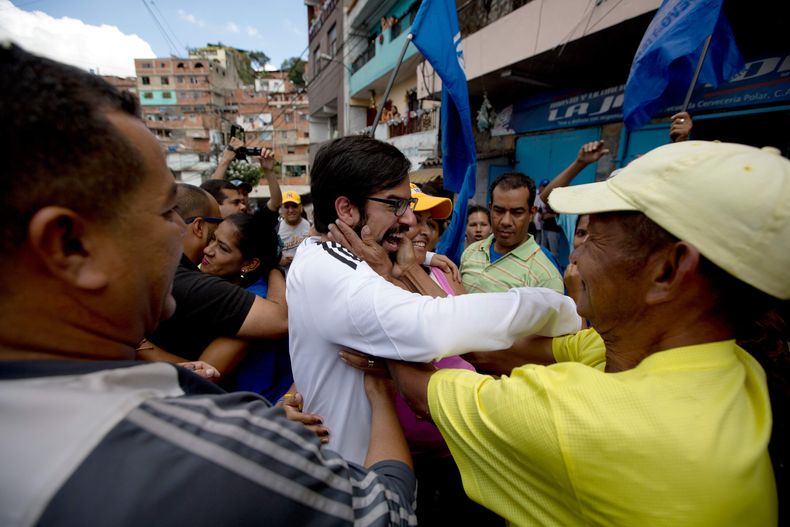 AMS-GEN_VENEZUELA-MADURO_MILITARES-0.jpg