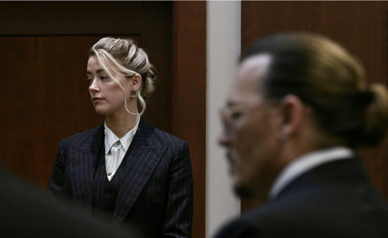 La razón por la que Johnny Depp no mira a los ojos a Amber Heard en el juicio