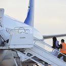 ARCHIVO - Migrantes venezolanos abordan un avión en Harlingen, Texas, el miércoles 18 de octubre de 2023. (AP Photo/Valerie Gonzalez, File)
